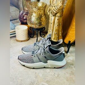 ADIDAS PROPHERE RUNNING SNEAKERS SHOES SIZE 10 Gray Solar Red CQ3023